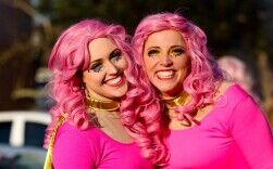 Een kloddertje roze hier... en een kloddertje roze daar....