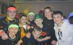 Neon Party tijdens tijnercarnaval