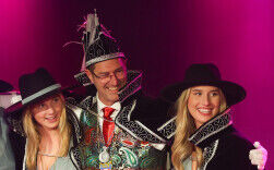 Prins Armando en Hofdames Emma & Indy