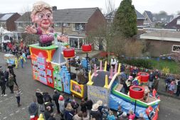 De Bierdoppers carnavallen van Zwaag tot aan de wallen!
