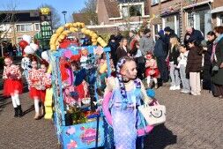 De Kinderoptocht was een onwijs uitbundige bedoening