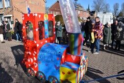 De Kinderoptocht was een onwijs uitbundige bedoening