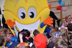 De start van het carnaval met het scholenbezoek