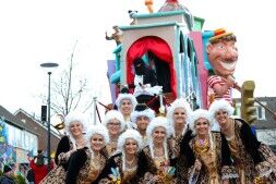 Gemaskerd en al vierden De Hatseflatsers Venetiaans carnaval!