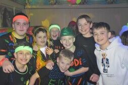 Neon Party tijdens tijnercarnaval