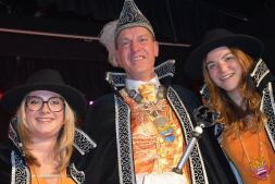 Prins HansieHans met Hofdames Zoë & Sanne