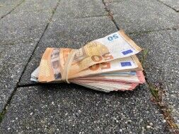 De humor ligt op straat