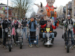 De Kuiteklappers reden als oud MC in de optocht mee
