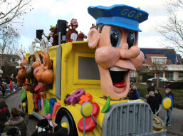 Goudgelerakkers lossen het met een ree-bus op !?