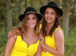 Hofdames Amber & Ellis