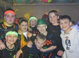 Neon Party tijdens tijnercarnaval