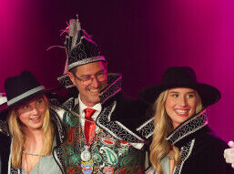 Prins Armando en Hofdames Emma & Indy