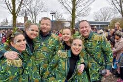 De Biermusketiers zo trots als een pauw