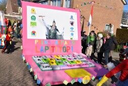 De Kinderoptocht was een onwijs uitbundige bedoening