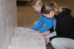 De Partypoppers en De Skuumkoppen in één schuur