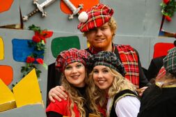 De Skuumkoppen Schots en scheef!