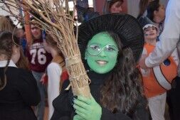 De start van het carnaval met het scholenbezoek