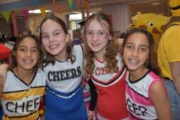 De start van het carnaval met het scholenbezoek