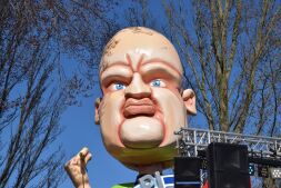 De Wicky’s gooien one-hundred-and-eighty!