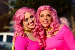 Een kloddertje roze hier... en een kloddertje roze daar....