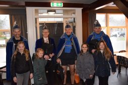 Het Masker weer naar de kroeg