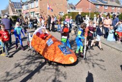 Kinderoptocht was een kleurrijke verschijning