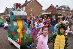Kinderoptocht was een onwijs vrolijke boel