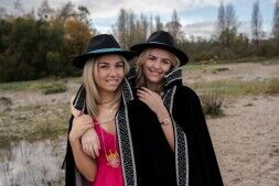 Maak nader kennis met Hofdames Jamy & Nadia