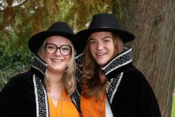 Maak nader kennis met Hofdames Zoë & Sanne