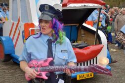 NaJaa treed hard op tijdens carnavalsoptocht!