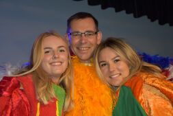 Prins Drikus met Hofdames Jamy & Nadia