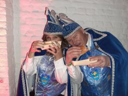 Het Masker presenteert het 12e en 13e raadslid