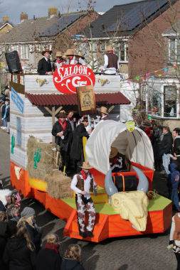 De Gespierde Spijkers zijn het er over eens; Iedereen WILD carnaval vieren in het WEST-Friese Zwaag