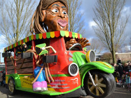 De Bierdoppers in Zwaag gestrand met hun Tuk Tuk!