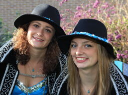 De Hofdames van Het Masker, is het geen plaatje?