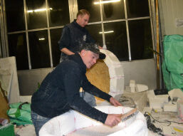 De Nootgevallen gaan de grens over