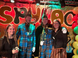 Gluren bij de buren!