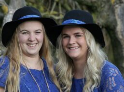 Hofdames Kelly & Rianne