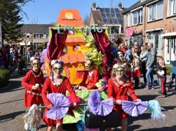 Kinderoptocht was een kleurrijke verschijning