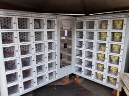 Ludieke tijdelijke Masker-Kiosk