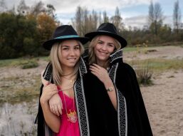 Maak nader kennis met Hofdames Jamy & Nadia