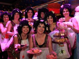 Op zoek naar twee heerlijke Hofdames