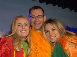 Prins Drikus met Hofdames Jamy & Nadia