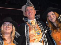 Prins HansieHans met Hofdames Zoë & Sanne